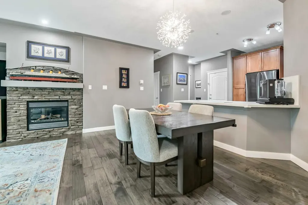 20 Discovery Ridge Close SW Calgary AB T3H 5X4
