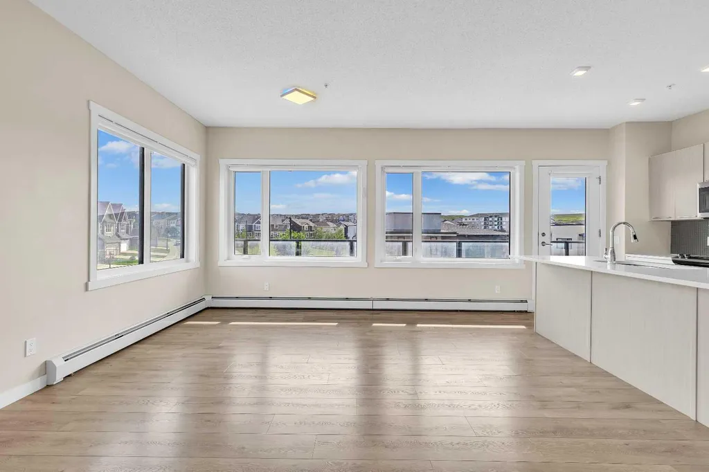 214 Sherwood Square NW Calgary AB T3R 1T6