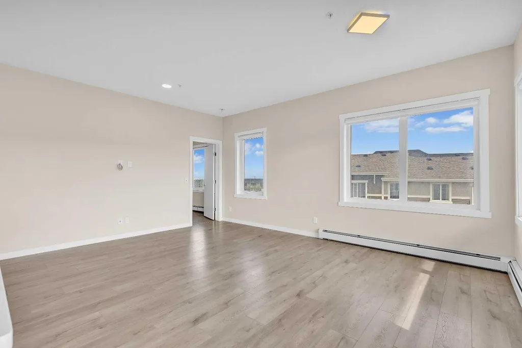 214 Sherwood Square NW Calgary AB T3R 1T6