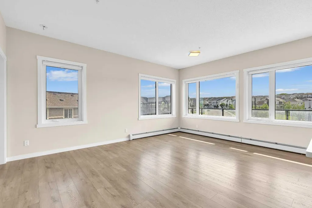 214 Sherwood Square NW Calgary AB T3R 1T6