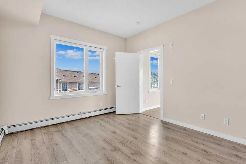 214 Sherwood Square NW Calgary AB T3R 1T6