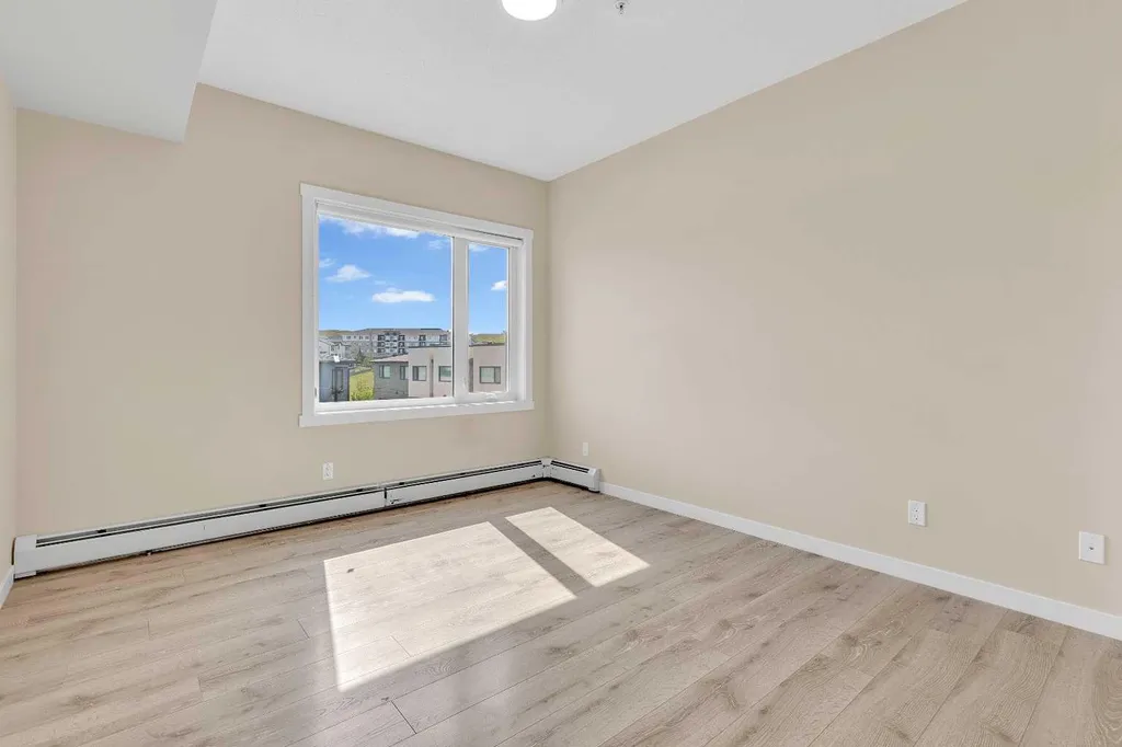 214 Sherwood Square NW Calgary AB T3R 1T6