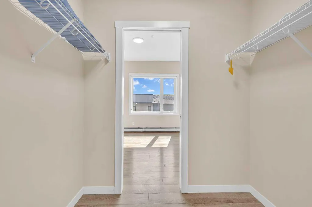214 Sherwood Square NW Calgary AB T3R 1T6