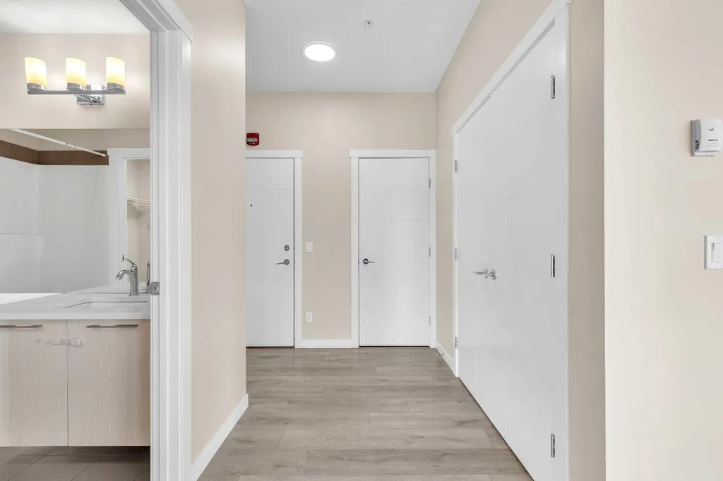 214 Sherwood Square NW Calgary AB T3R 1T6