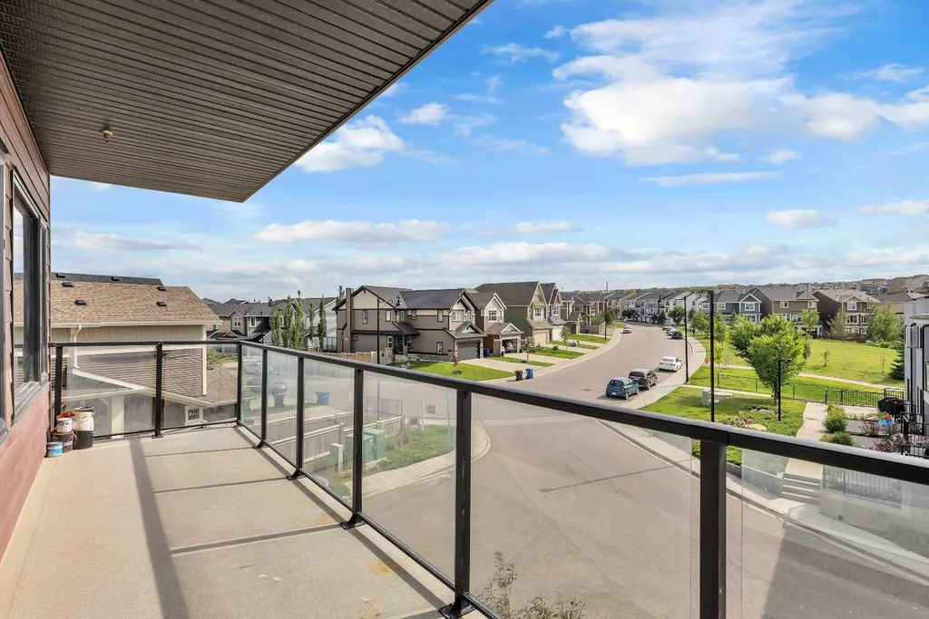 214 Sherwood Square NW Calgary AB T3R 1T6