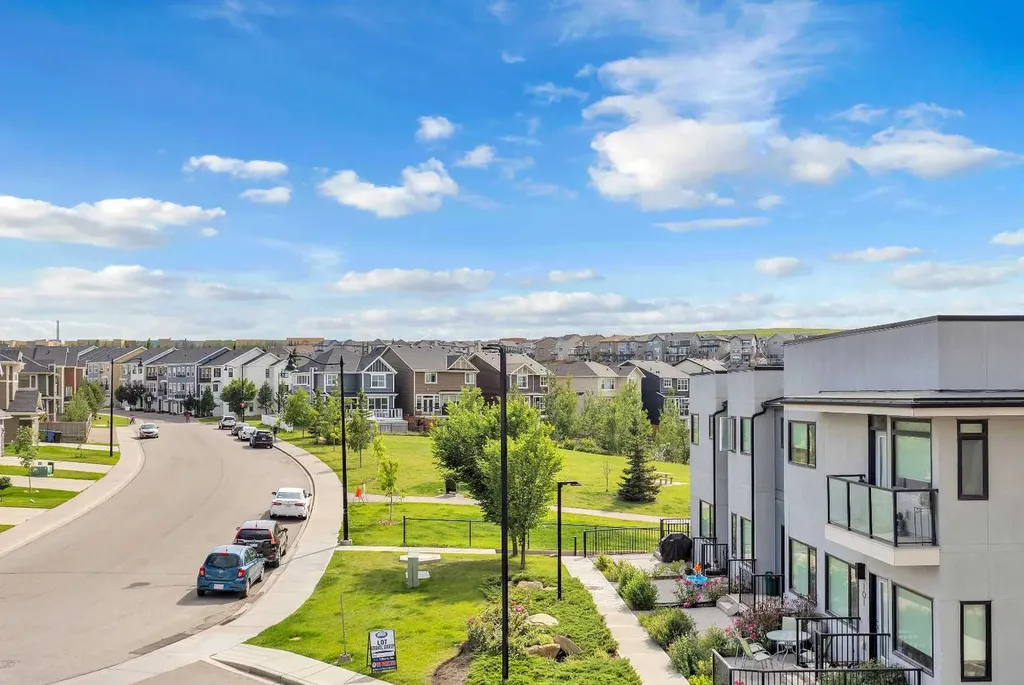 214 Sherwood Square NW Calgary AB T3R 1T6