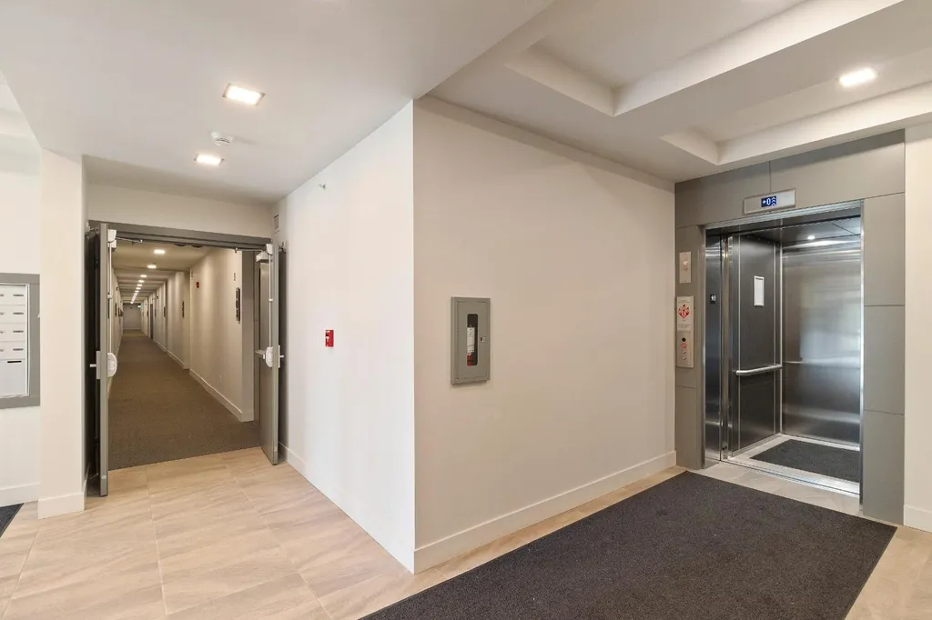 214 Sherwood Square NW Calgary AB T3R 1T6