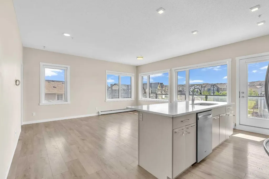 214 Sherwood Square NW Calgary AB T3R 1T6