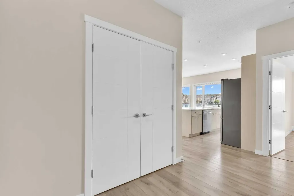 214 Sherwood Square NW Calgary AB T3R 1T6
