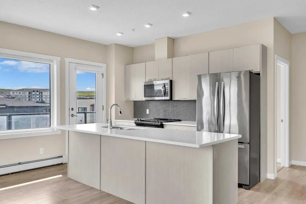 214 Sherwood Square NW Calgary AB T3R 1T6