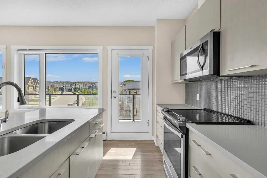 214 Sherwood Square NW Calgary AB T3R 1T6