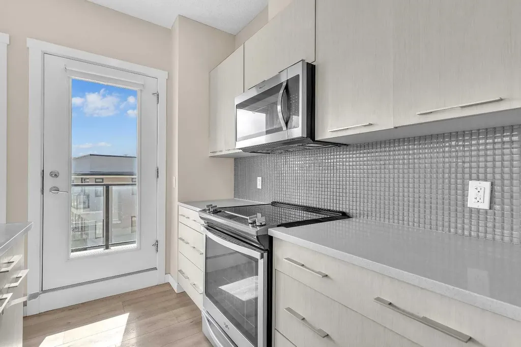 214 Sherwood Square NW Calgary AB T3R 1T6