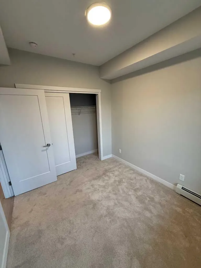 660 Shawnee Square SW Calgary AB T2Y 0X6