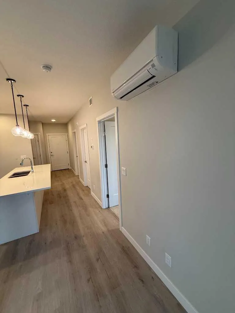 660 Shawnee Square SW Calgary AB T2Y 0X6