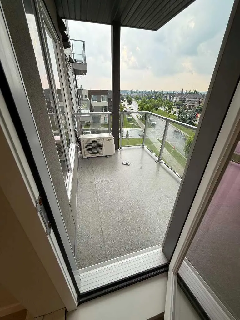 660 Shawnee Square SW Calgary AB T2Y 0X6