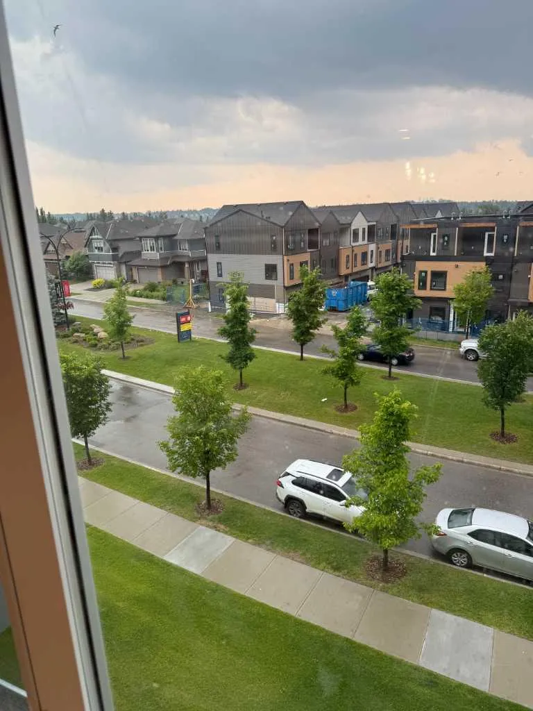 660 Shawnee Square SW Calgary AB T2Y 0X6