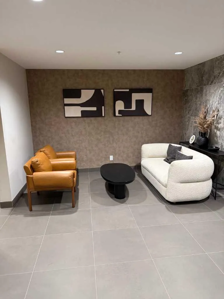 660 Shawnee Square SW Calgary AB T2Y 0X6