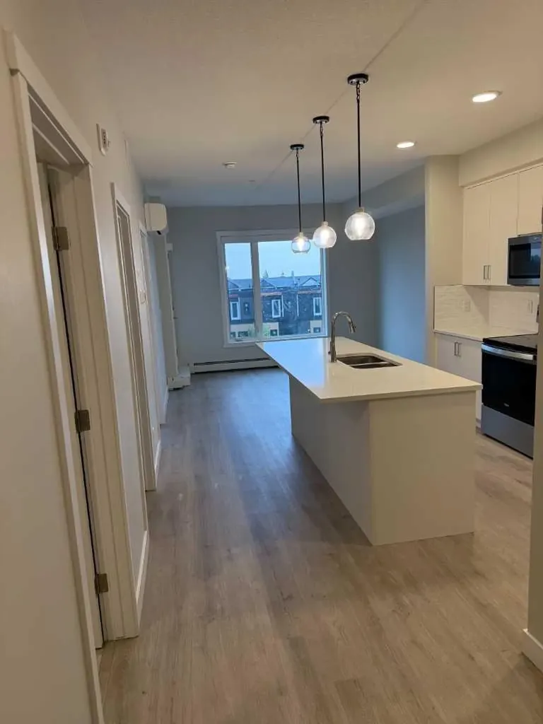 660 Shawnee Square SW Calgary AB T2Y 0X6