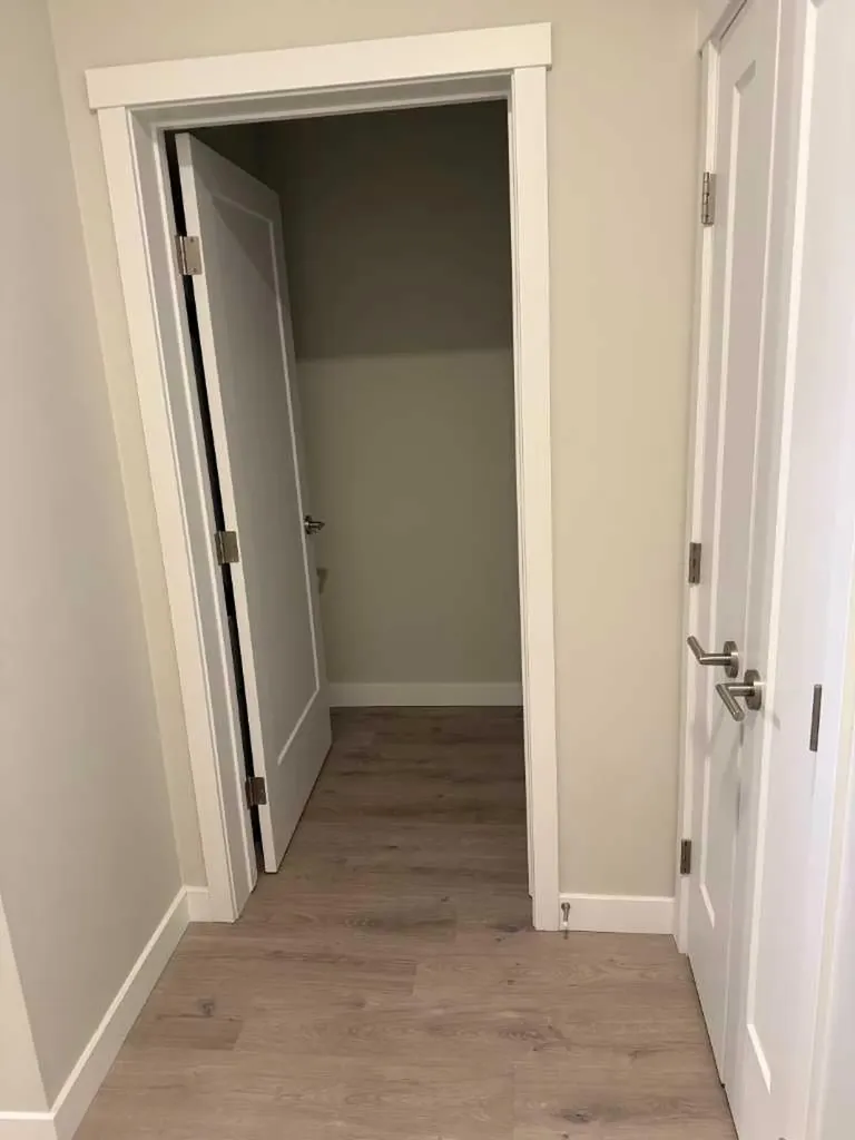 660 Shawnee Square SW Calgary AB T2Y 0X6