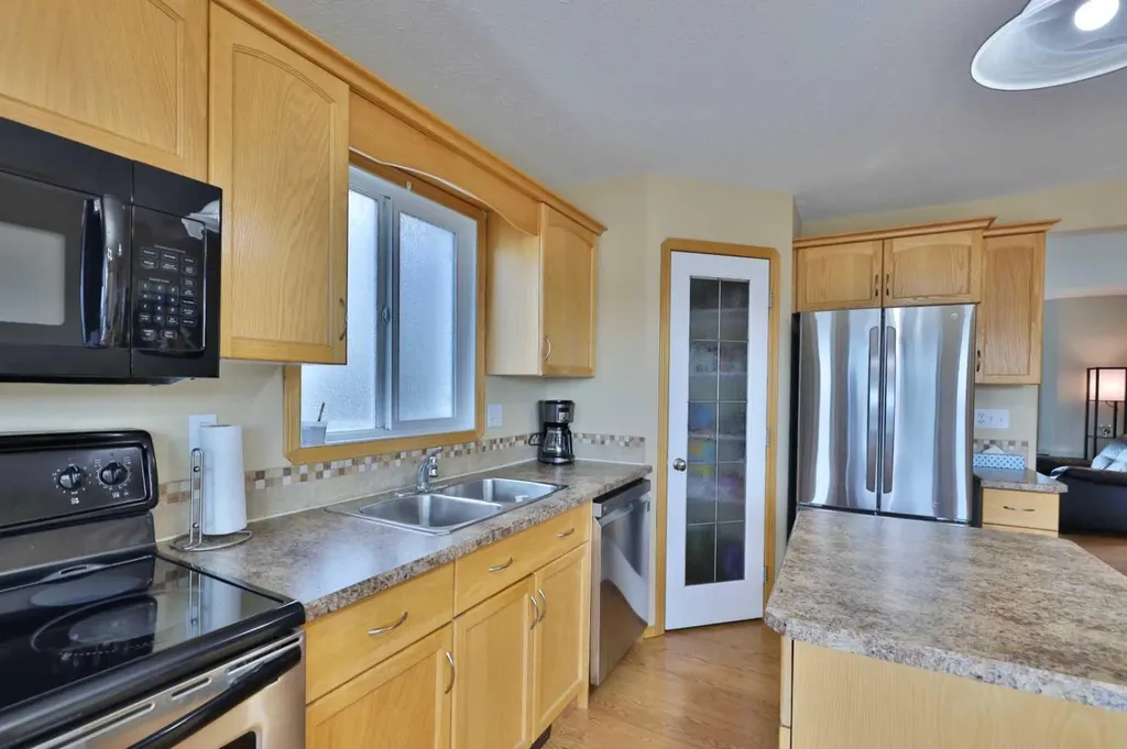 4513 73a Street Camrose AB T4V 1X9