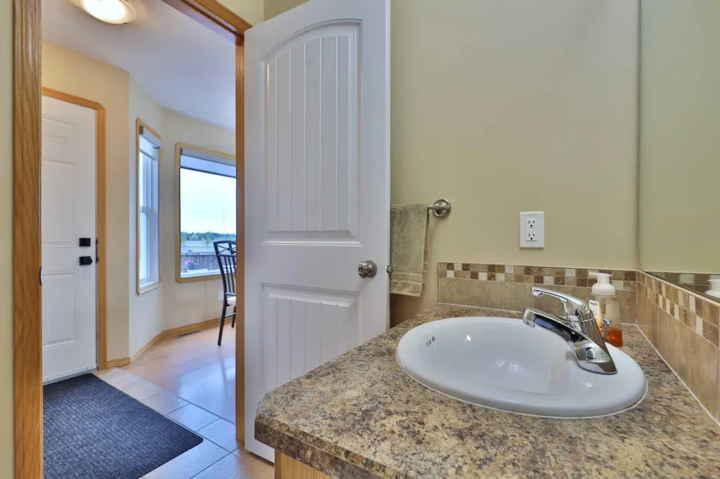4513 73a Street Camrose AB T4V 1X9