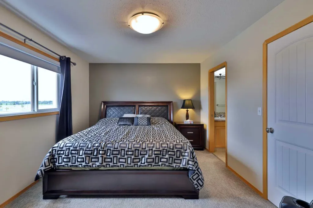 4513 73a Street Camrose AB T4V 1X9