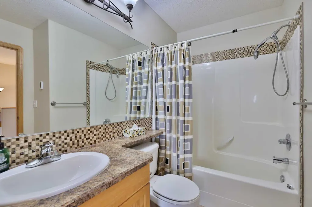 4513 73a Street Camrose AB T4V 1X9