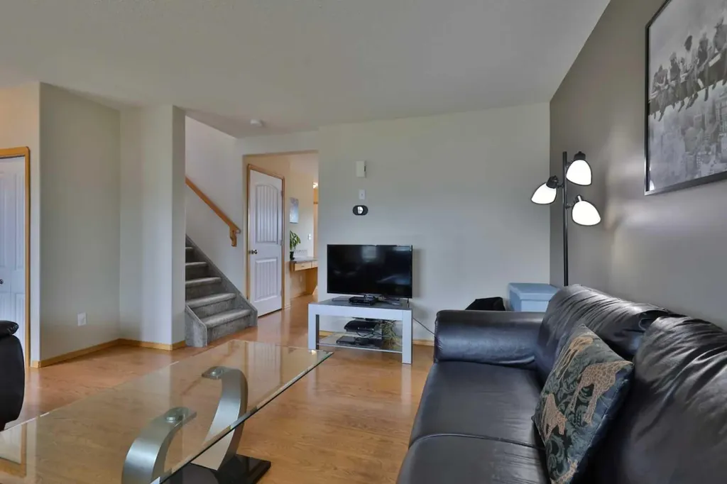 4513 73a Street Camrose AB T4V 1X9