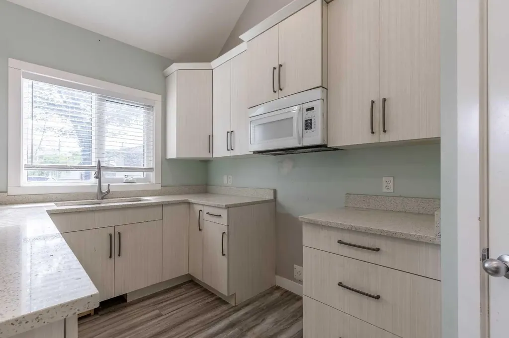 444 20 Street N Lethbridge AB T1H 3N1