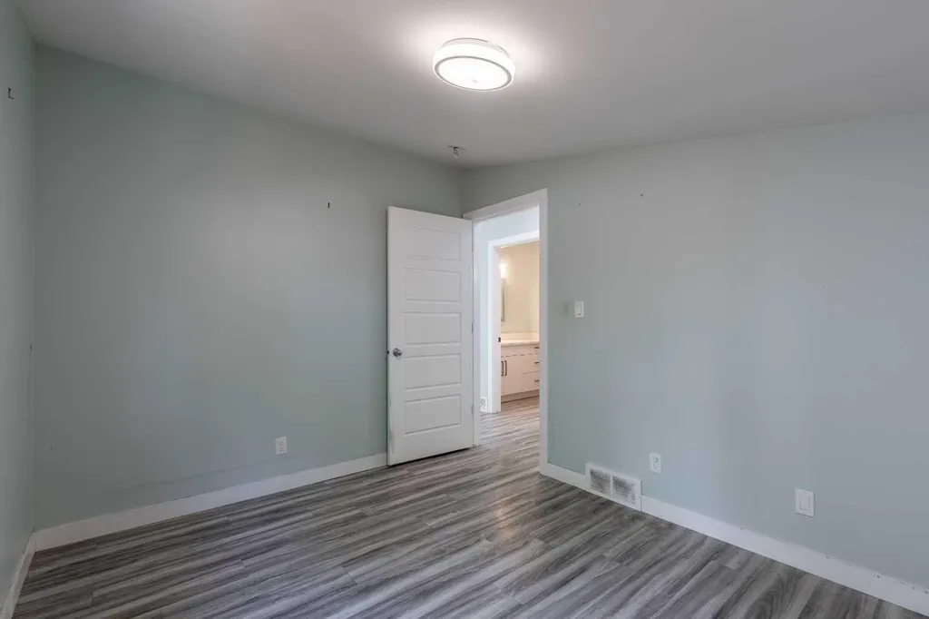 444 20 Street N Lethbridge AB T1H 3N1