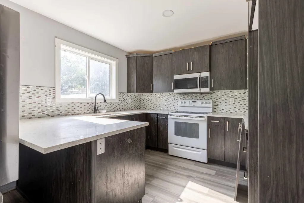 444 20 Street N Lethbridge AB T1H 3N1