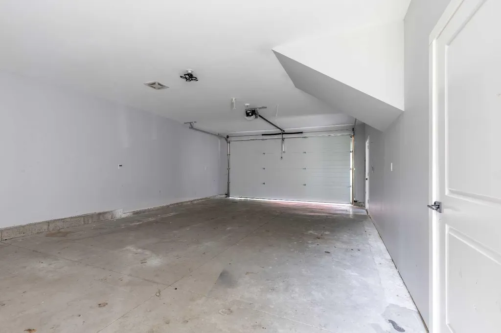 444 20 Street N Lethbridge AB T1H 3N1