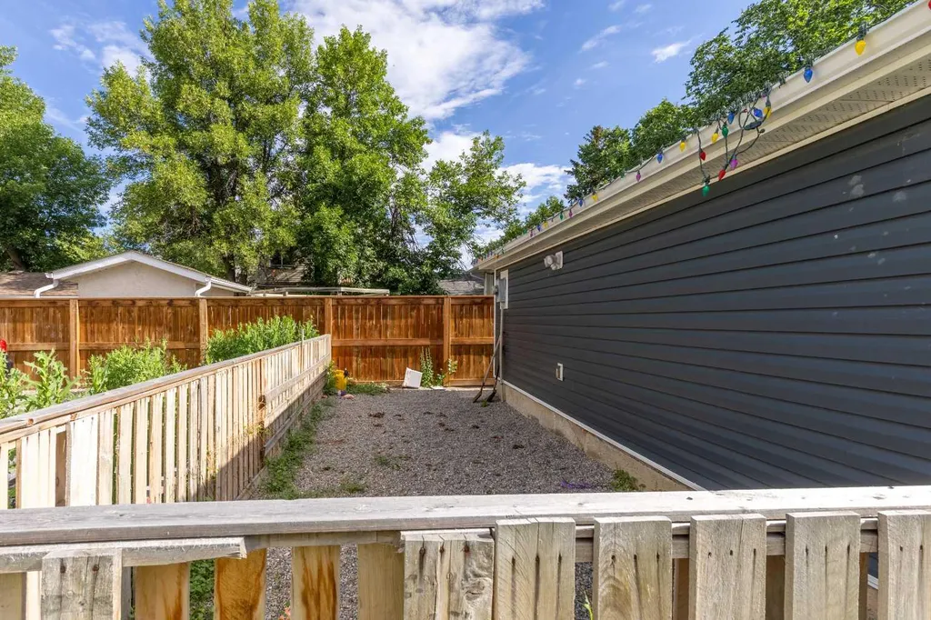 444 20 Street N Lethbridge AB T1H 3N1