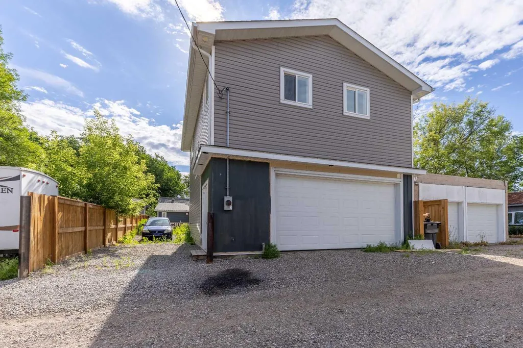 444 20 Street N Lethbridge AB T1H 3N1