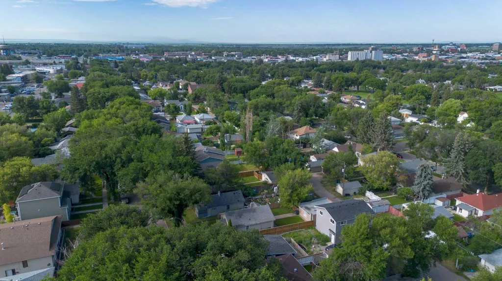 444 20 Street N Lethbridge AB T1H 3N1