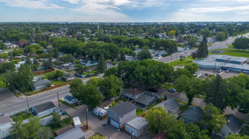 444 20 Street N Lethbridge AB T1H 3N1