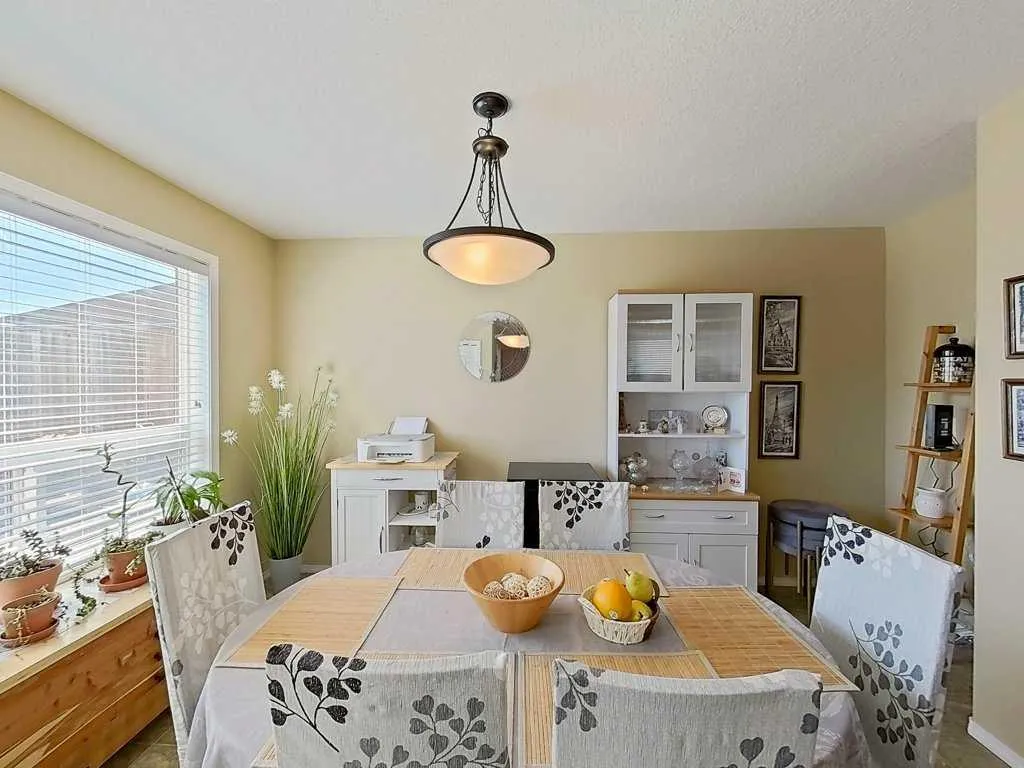 4519 45 Avenue Close Avenue Close Rocky Mountain House AB T4T 1W8