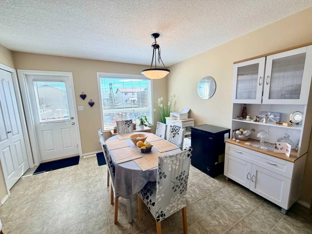 4519 45 Avenue Close Avenue Close Rocky Mountain House AB T4T 1W8