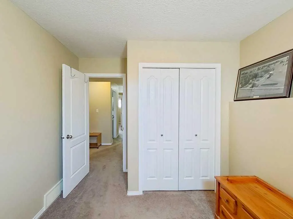 4519 45 Avenue Close Avenue Close Rocky Mountain House AB T4T 1W8