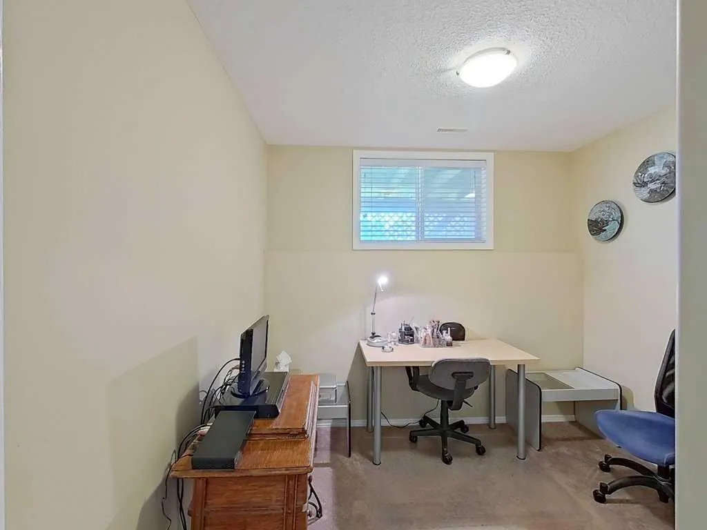 4519 45 Avenue Close Avenue Close Rocky Mountain House AB T4T 1W8