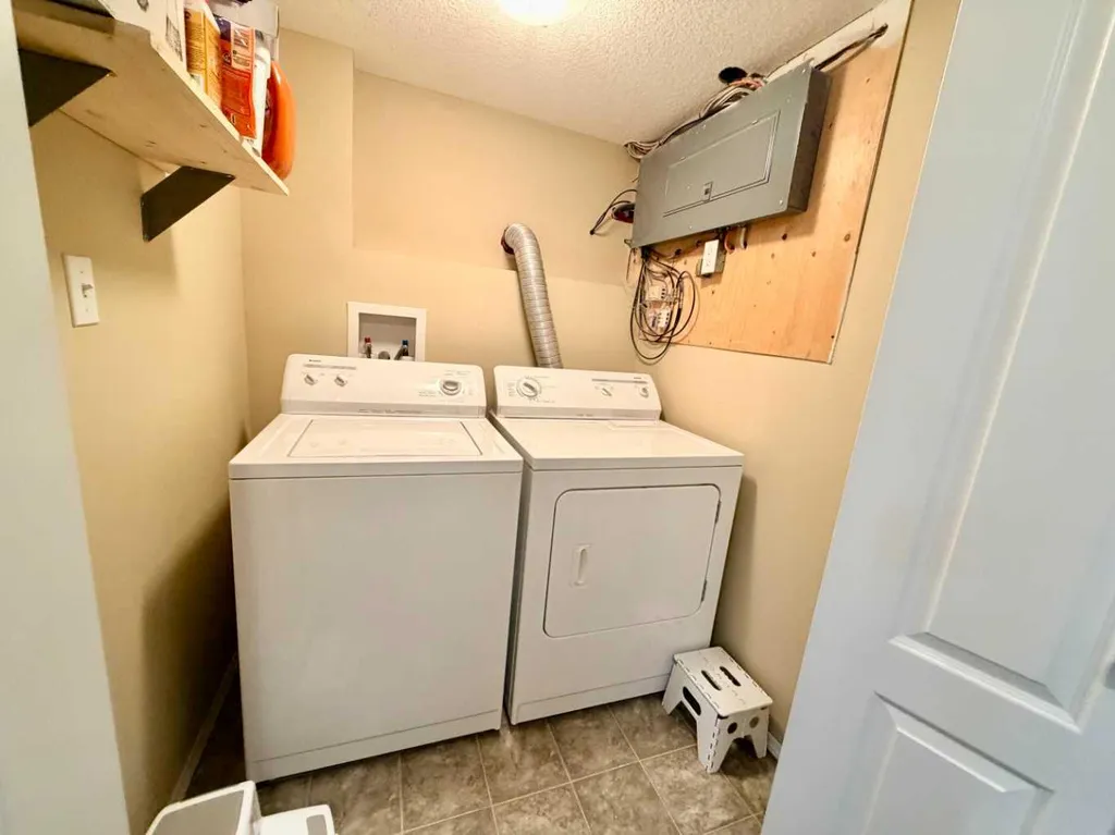 4519 45 Avenue Close Avenue Close Rocky Mountain House AB T4T 1W8