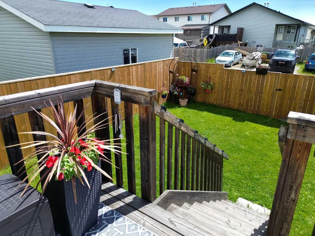 4519 45 Avenue Close Avenue Close Rocky Mountain House AB T4T 1W8