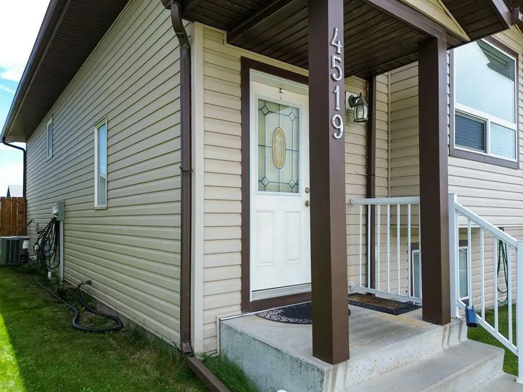 4519 45 Avenue Close Avenue Close Rocky Mountain House AB T4T 1W8