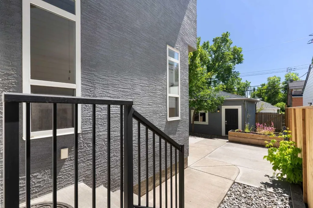 615 50 Avenue SW Calgary AB T2S1H6