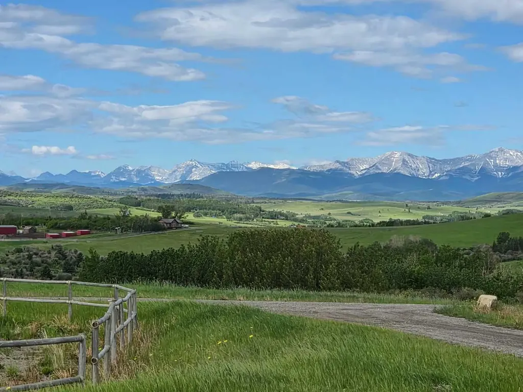 482074 144 Street W Rural Foothills County AB T1S 1A1