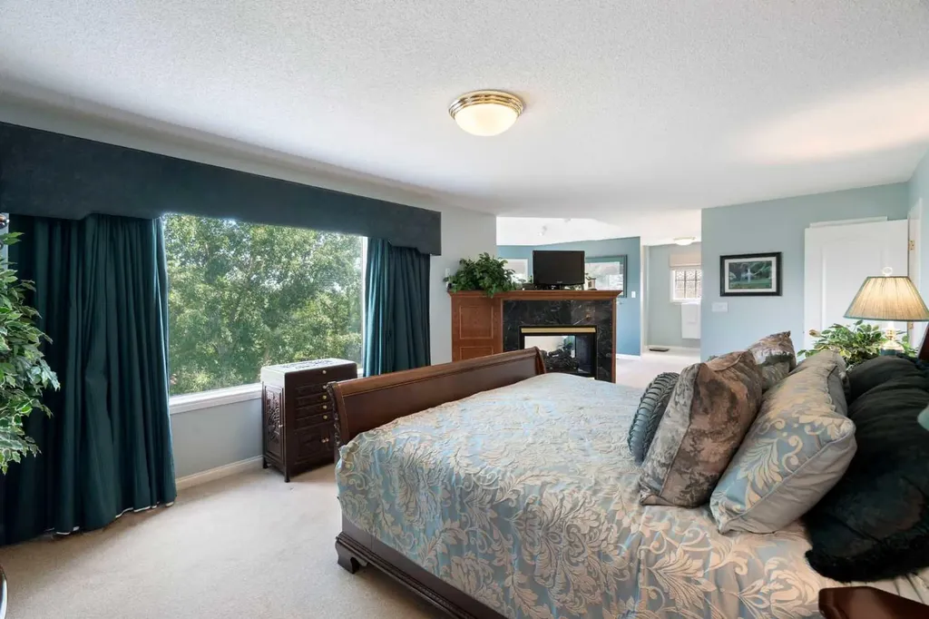 1649 Evergreen Hill SW Calgary AB T2Y 3B6