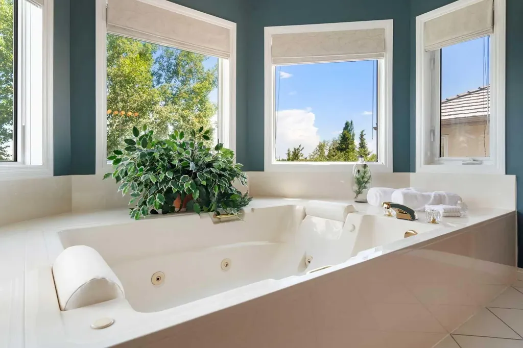 1649 Evergreen Hill SW Calgary AB T2Y 3B6