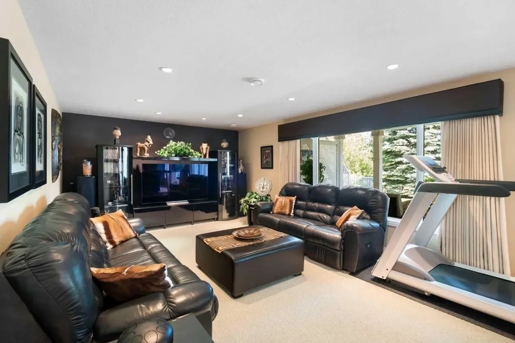 1649 Evergreen Hill SW Calgary AB T2Y 3B6