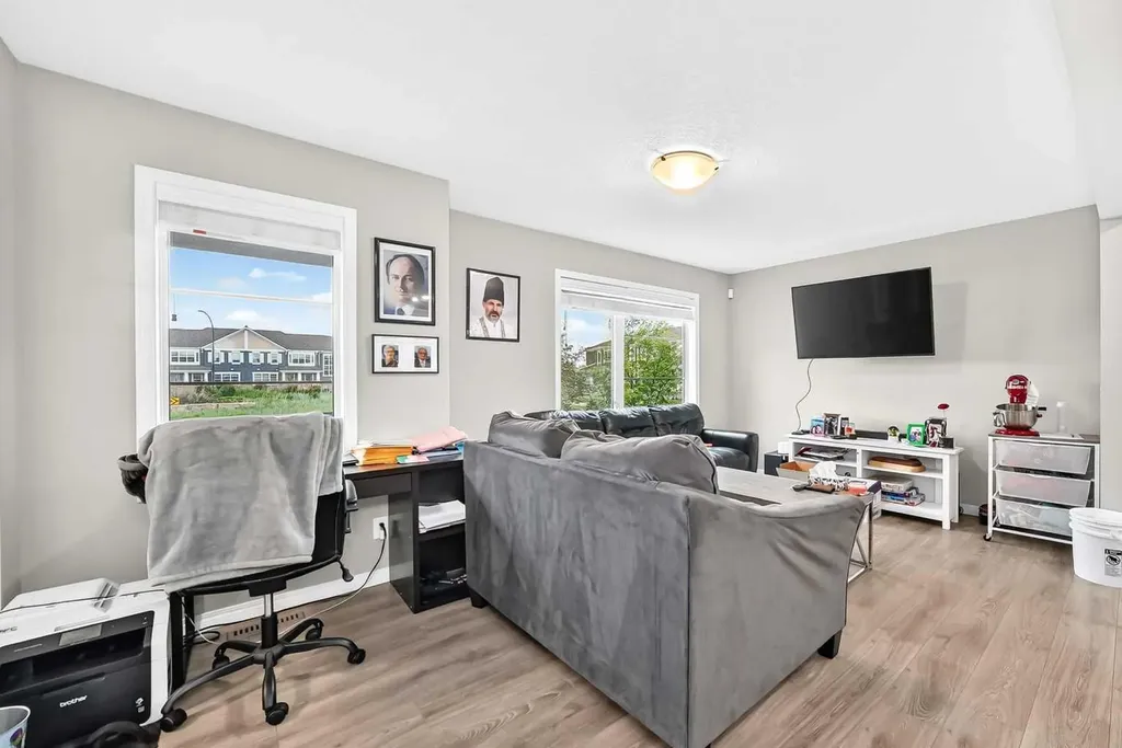 1207 140 Avenue NW Calgary AB T3P0Y5