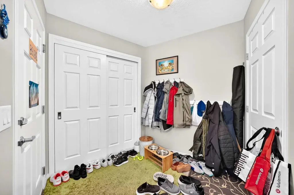 1207 140 Avenue NW Calgary AB T3P0Y5